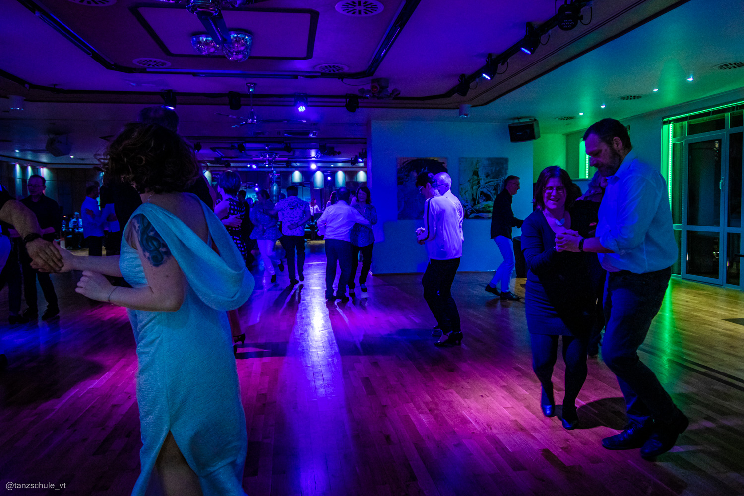 20230318 Black and White Tanzparty 3428